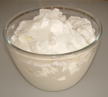 Engelkuchen, geschlagenes Eiweiß